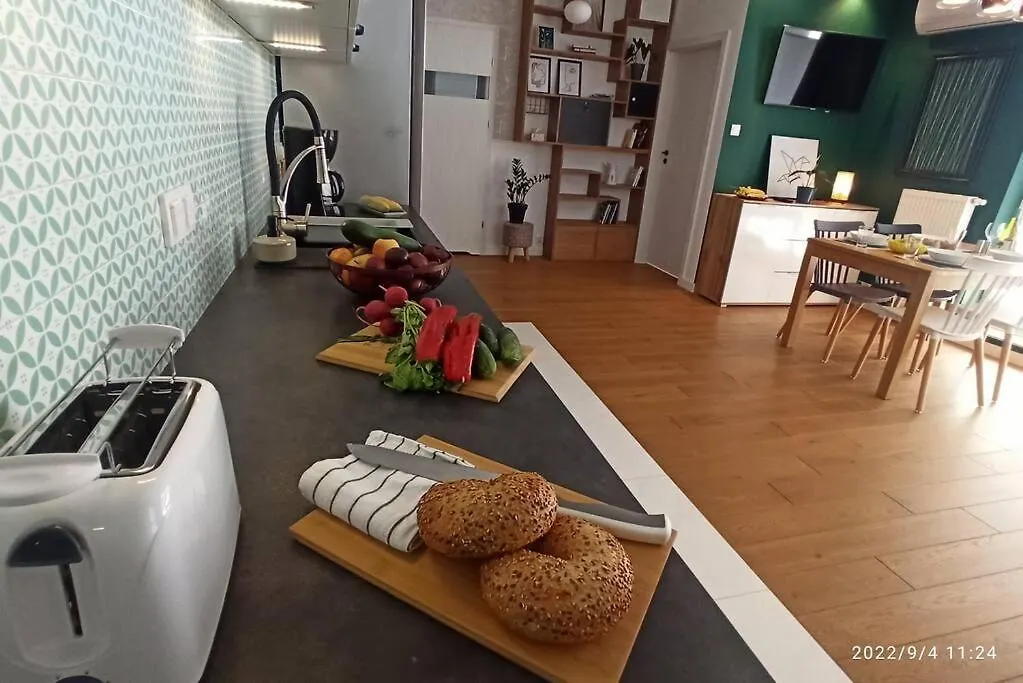 Comfy, Familly Friendly Apartment. Balcony. Garage. Warszawa 0*,  Polen